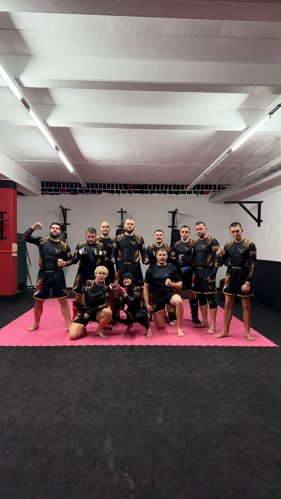 Das VANTAR Kickboxing Team in der Trainingshalle